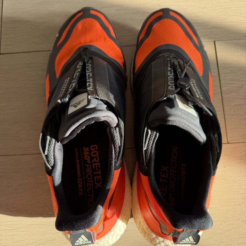 Men's Addidas Ultraboost 22 GORE-TEX running shoes in orange and black size 12